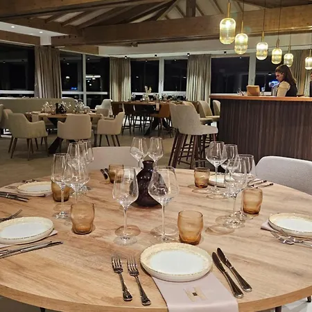 Domaine Le H 3*